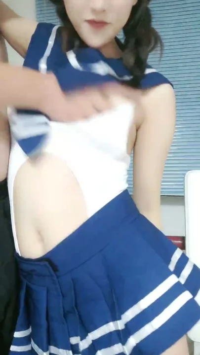 Screenshot 5 aus Chinesischer Amateur POV Creampie — Schulmädchen-Uniform Blowjob und lesbische Spielchen