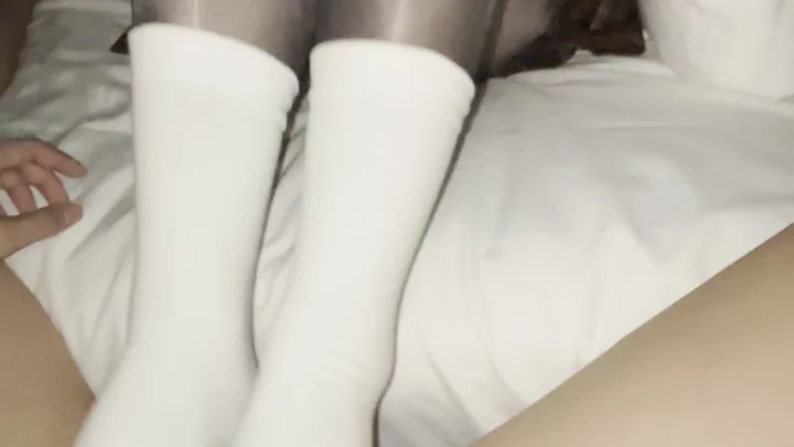 Screenshot 40 from Amateur chinoise en POV avec crème dans la chatte — Minou rasé et bas résille dans la chambre