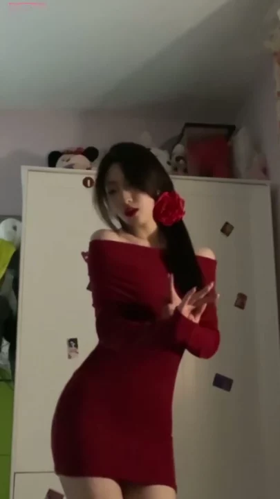Screenshot 1 from Chinese Amateur POV — Face-Shown Beauty Blows and Rides Hard