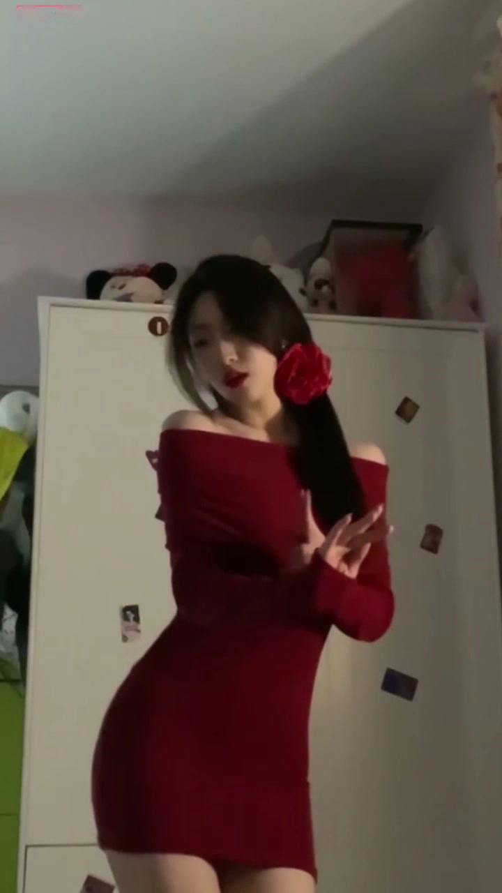 Play video: Chinese Amateur POV — Face-Shown Beauty Blows and Rides Hard