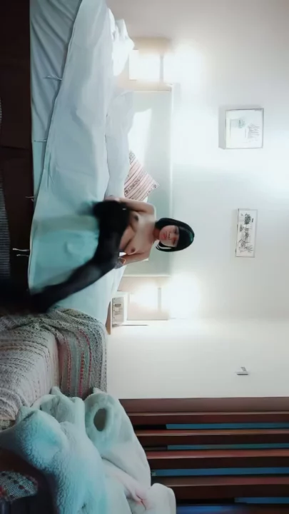 Screenshot 5 aus Chinesisches Amateur-POV — Intimes Schlafzimmer-Treffen mit B-Cup Schönheit