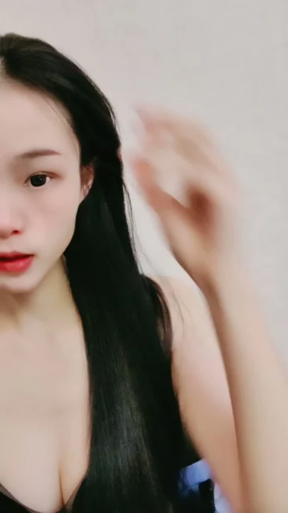 3번 스크린샷, 중국 아마추어 POV — 페이페이가 눈가리개 하고 장난감으로 샤워 중 자위에서 캡처됨