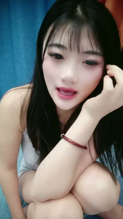 Screenshot 9 from Chinese Amateur POV — Feifei Takes Hard Creampie and Blowjob on Couch