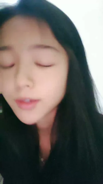 Screenshot 4 from Chinese Amateur POV — Feifei’s Bathroom Livestream Leak with Off-Frame Partner