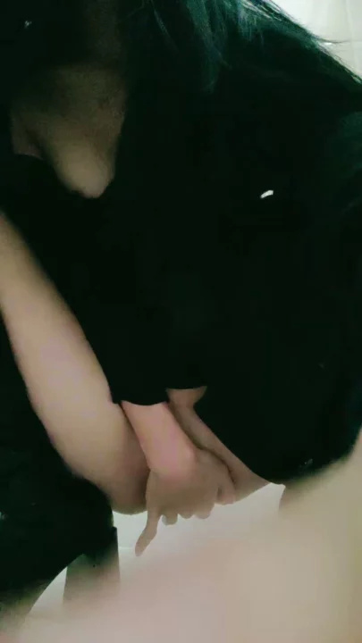 Screenshot 10 from Chinese Amateur POV — Feifei’s Bathroom Livestream Leak with Off-Frame Partner