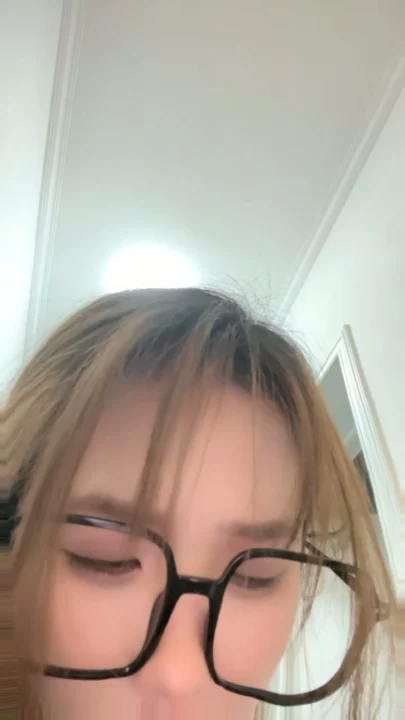Screenshot 13 aus Chinesisches Amateur-POV — Brille, Strümpfe und Dildo Livestream — 119816