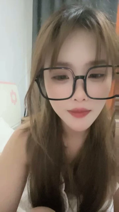 Screenshot 15 aus Chinesisches Amateur-POV — Brille, Strümpfe und Dildo Livestream — 119816