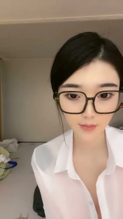Screenshot 11 from Amadora Chinesa em POV — Garota de Óculos Chupa e é Enchida no Hotel