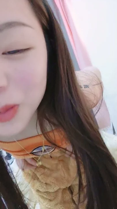 Screenshot 8 from Amadora Chinesa em POV — Cena de Punheta com Rosto Visível e Fingada da Lin
