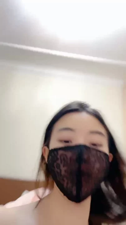 Screenshot 7 from Amateur chinoise en POV — Beauté masquée fait jouir sa chatte trempée avec un gode
