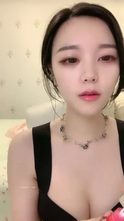 Screenshot 11 from Chinese Amateur POV Masturbation — Lingerie and Face-Shown Tease