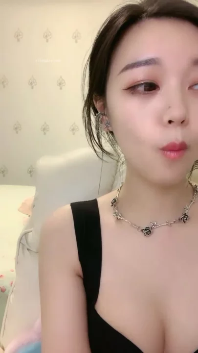 Screenshot 15 from Chinese Amateur POV Masturbation — Lingerie and Face-Shown Tease