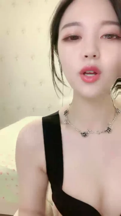 Screenshot 19 from Chinese Amateur POV Masturbation — Lingerie and Face-Shown Tease