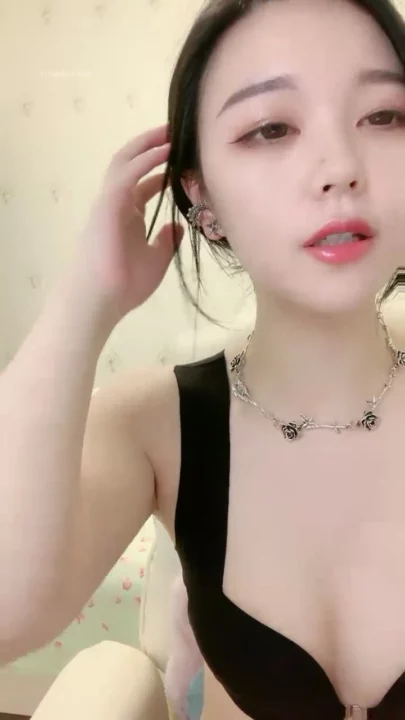 Screenshot 22 from Chinese Amateur POV Masturbation — Lingerie and Face-Shown Tease