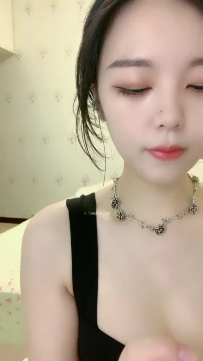 Screenshot 25 from Chinese Amateur POV Masturbation — Lingerie and Face-Shown Tease