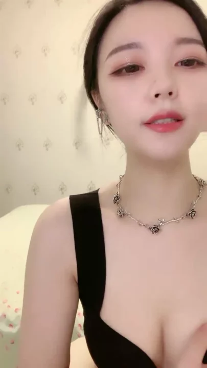 Screenshot 26 from Chinese Amateur POV Masturbation — Lingerie and Face-Shown Tease