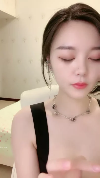 Screenshot 31 from Chinese Amateur POV Masturbation — Lingerie and Face-Shown Tease