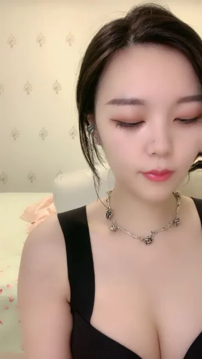 Screenshot 10 from Chinese Amateur POV Masturbation — Lingerie and Face-Shown Tease