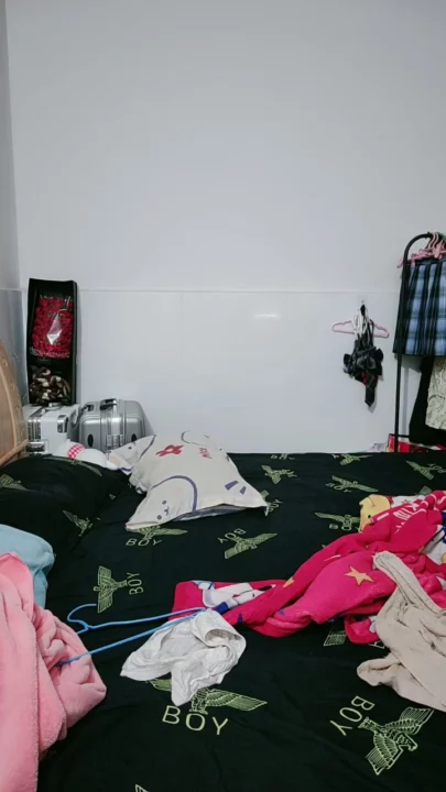 Screenshot 12 from 中国业余POV自慰 —— 小巧美女穿内衣大奶