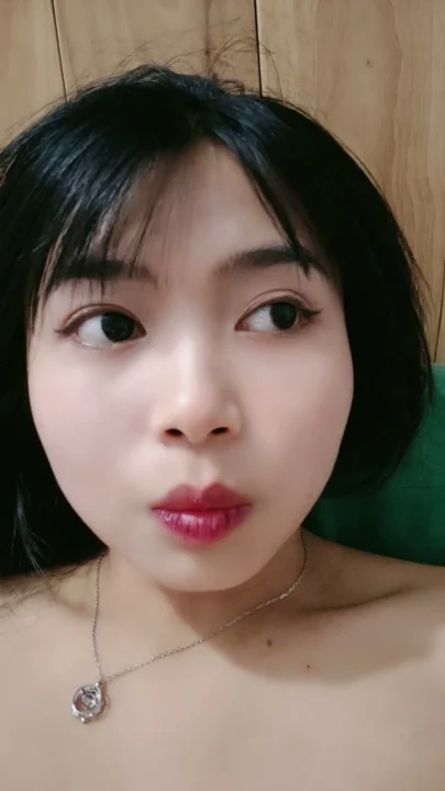 Screenshot 13 from 中国业余POV自慰 —— 小巧美女穿内衣大奶