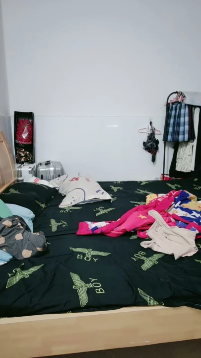 Screenshot 10 from 中国业余POV自慰 —— 小巧美女穿内衣大奶