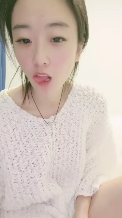 Screenshot 2 from Cô Nàng Trung Quốc Tự Sướng POV — Nàng Nhỏ Nhắn Mặc Đồ Lót và Dùng Đồ Chơi