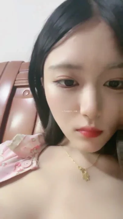 Screenshot 12 from Amateur chinoise en POV masturbation — Jeune minette avec une petite poitrine et des sous-vêtements sexy