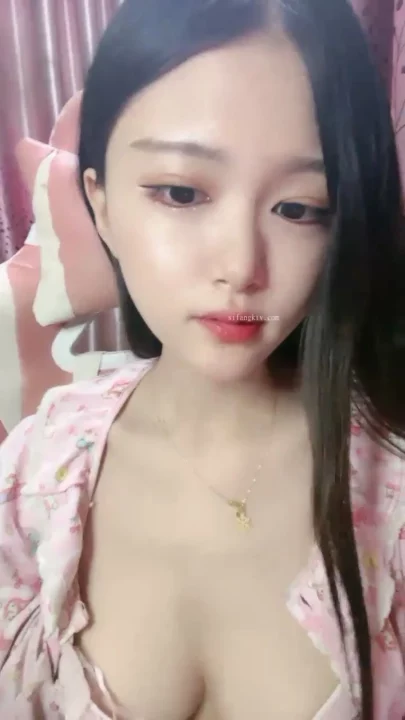 Screenshot 10 from Amateur chinoise en POV masturbation — Jeune minette avec une petite poitrine et des sous-vêtements sexy