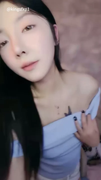 Screenshot 19 from Amadora Chinesa em POV — Mengmeng Brinca com a Buceta e Chupa Vibrador de Renda