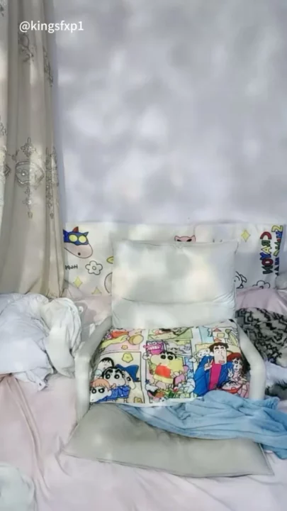 Screenshot 20 from Amadora Chinesa em POV — Mengmeng Brinca com a Buceta e Chupa Vibrador de Renda