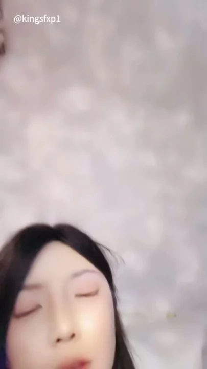 Screenshot 22 from Amadora Chinesa em POV — Mengmeng Brinca com a Buceta e Chupa Vibrador de Renda