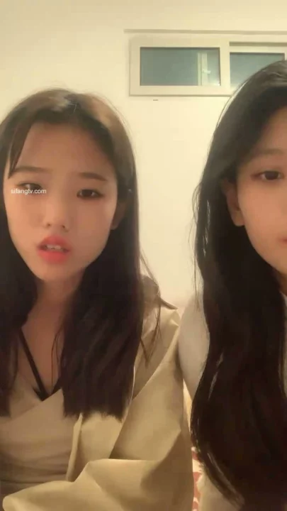 Screenshot 11 from Chica China Aficionada POV — Hermosa Pequeña Mostrando su Rostro con Pareja Fuera de Marco