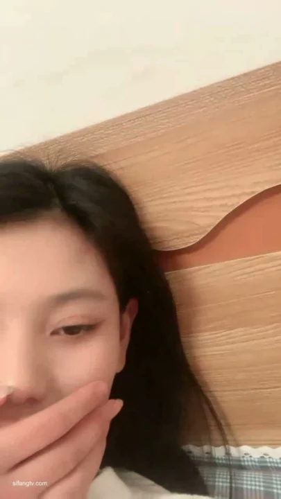 Screenshot 4 from Chica China Aficionada POV — Hermosa Pequeña Mostrando su Rostro con Pareja Fuera de Marco