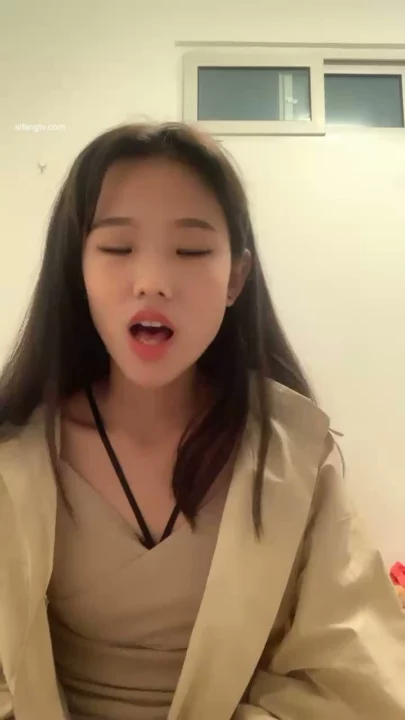 Screenshot 9 from Chica China Aficionada POV — Hermosa Pequeña Mostrando su Rostro con Pareja Fuera de Marco