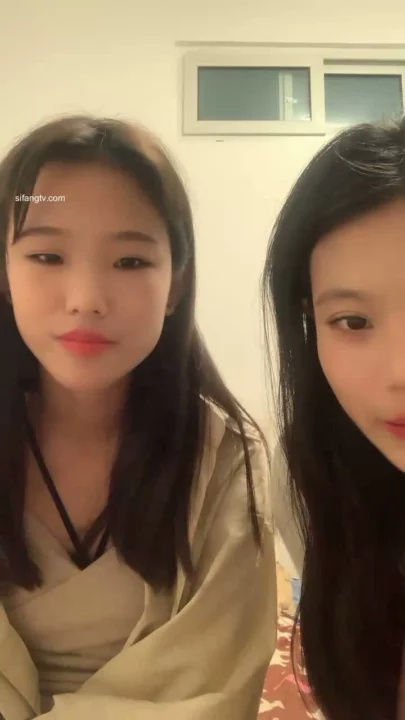 Screenshot 10 from Chica China Aficionada POV — Hermosa Pequeña Mostrando su Rostro con Pareja Fuera de Marco