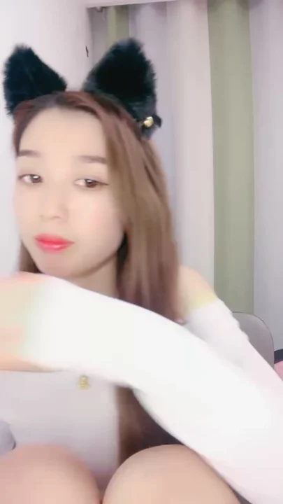 Screenshot 2 from Amateur POV Tiongkok — Cantik Mungil Pakai Lingerie dan Stoking