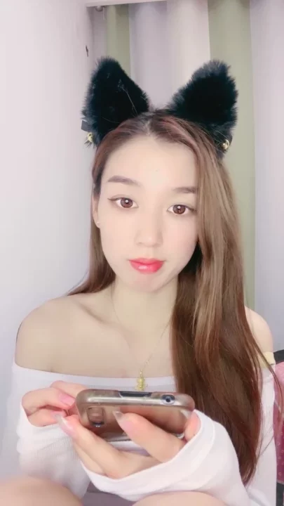 Amadora Chinesa em POV — Bela Pequena em Lingerie e Meias Arrastão