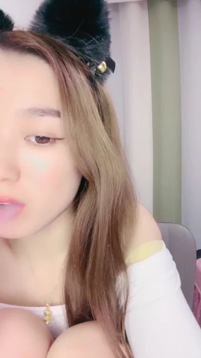 Screenshot 1 from Amateur POV Tiongkok — Cantik Mungil Pakai Lingerie dan Stoking