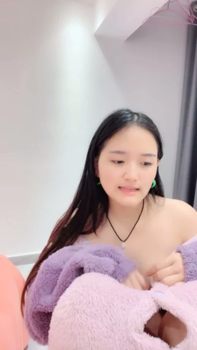 Screenshot 2 from Amadora Chinesa em POV — Pequena Gata com Vibrador e Buceta Peluda [Abczp.Xyz]
