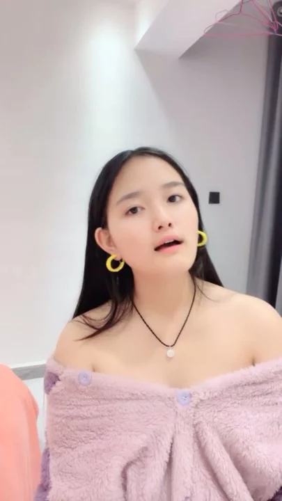Screenshot 5 from Amadora Chinesa em POV — Pequena Gata com Vibrador e Buceta Peluda [Abczp.Xyz]