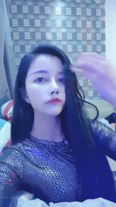 Chinoise amateur POV — Petite lingerie masturbation avec gode et bas résille
