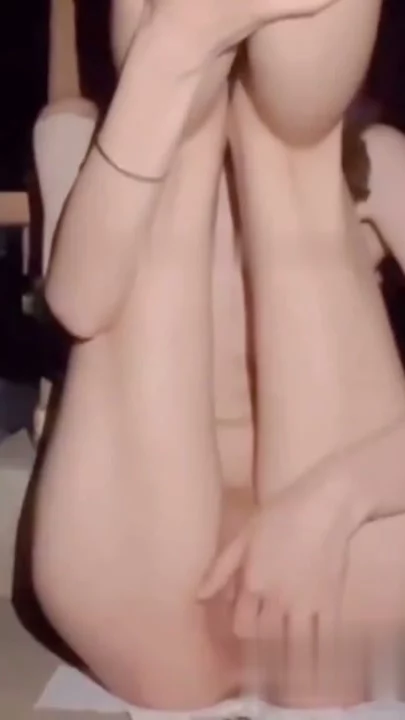 Screenshot 2 from Amateur China POV — Pembantu Mungil Pakai Stoking Dientot Sampe Crot Dalam & Anal