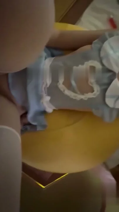 Screenshot 7 from Amateur China POV — Pembantu Mungil Pakai Stoking Dientot Sampe Crot Dalam & Anal