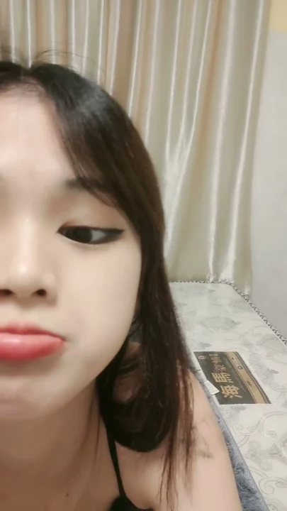Screenshot 7 aus Chinesische Amateur-POV — Kleine Schlampe fingert nasse Muschi mit Dildo im Dessous