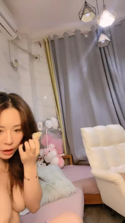 Screenshot 5 aus Chinesisches Amateur-POV — Schulmädchen-Uniform Creampie mit Gesicht zu sehen