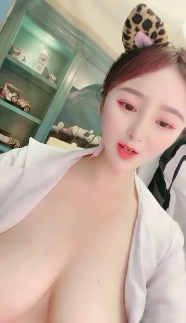 Screenshot 21 aus Chinesischer Amateur POV Titfuck — üppige Schönheit mit sichtbarem Gesicht in Dessous