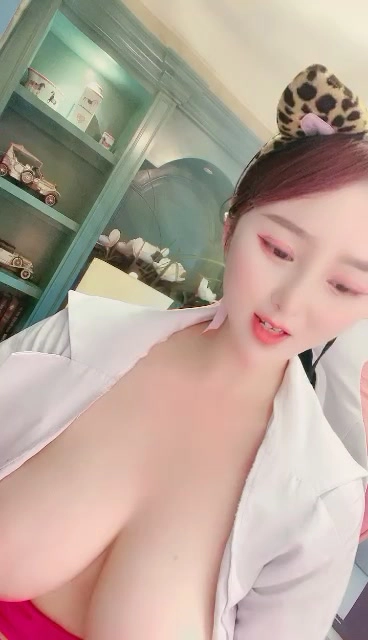 Screenshot 22 aus Chinesischer Amateur POV Titfuck — üppige Schönheit mit sichtbarem Gesicht in Dessous