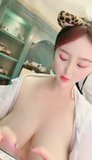 Screenshot 24 aus Chinesischer Amateur POV Titfuck — üppige Schönheit mit sichtbarem Gesicht in Dessous