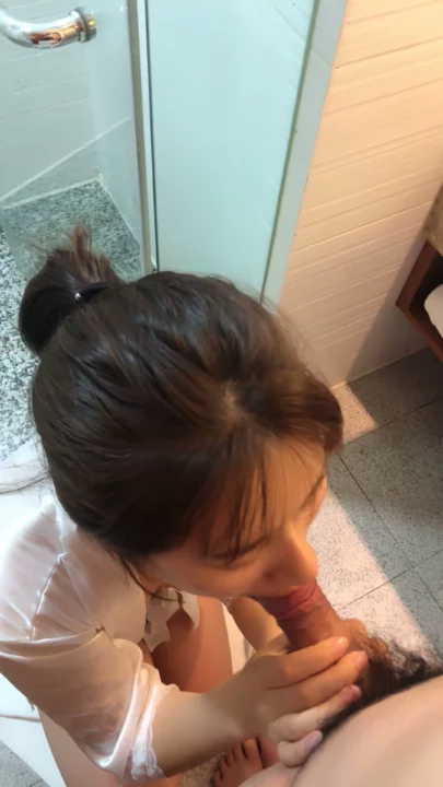 Screenshot 22 from Chinese Amateur POV — Yumeng Blowjob and Anal in Leaked Bedroom Scene