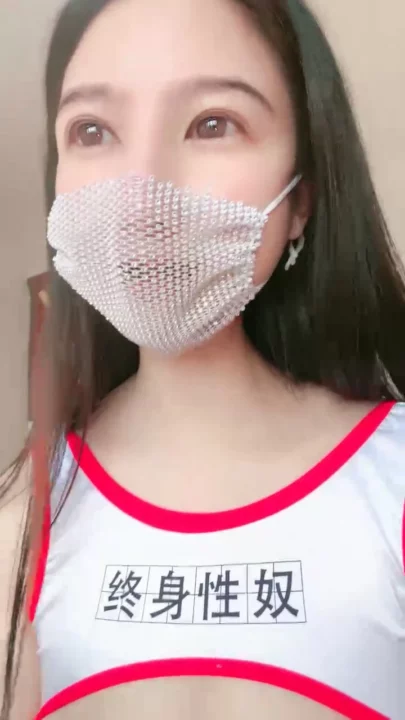 Screenshot 2 aus Chinesische Amateur-POV — Yuyu als lebenslange Sexsklavin mit Maske und Strumpfhosen
